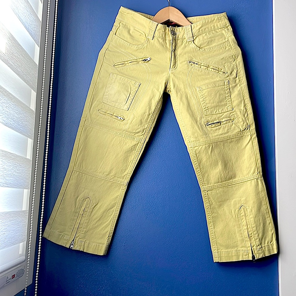 Yellow cropped cargo jeans BCBG maxazria capri zipper calf low rise almost new